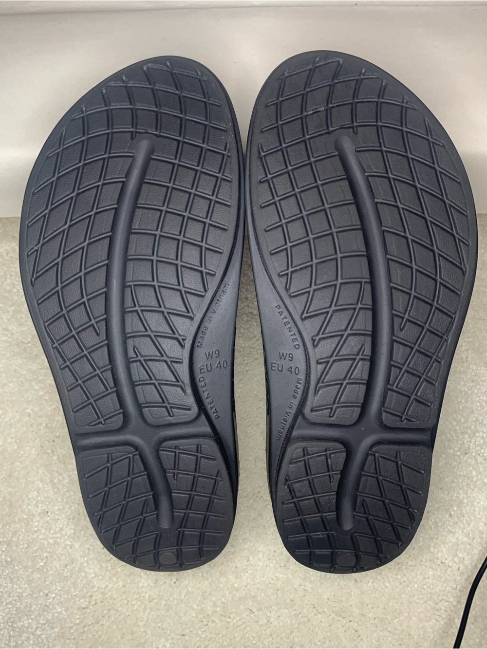 Oofos Oomega  platform flip flops, black, size 9/EU40. Excellent used condition. - Picture 4 of 5